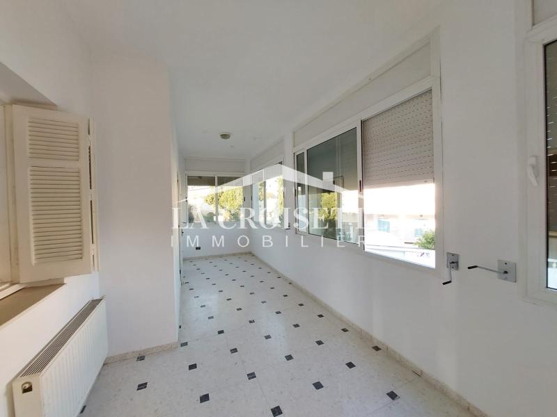 Etage de villa S+3 à La Marsa